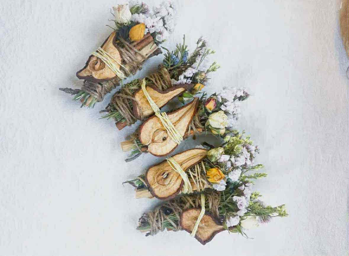 Pear, Palo Santo, Juniper and Cinnamon Smudge Stick